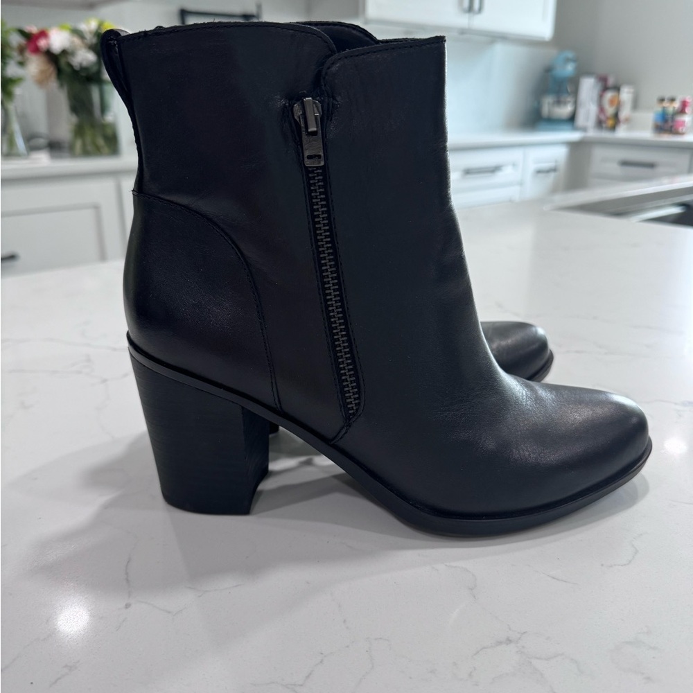 Naturalizer Kala Black Bootie